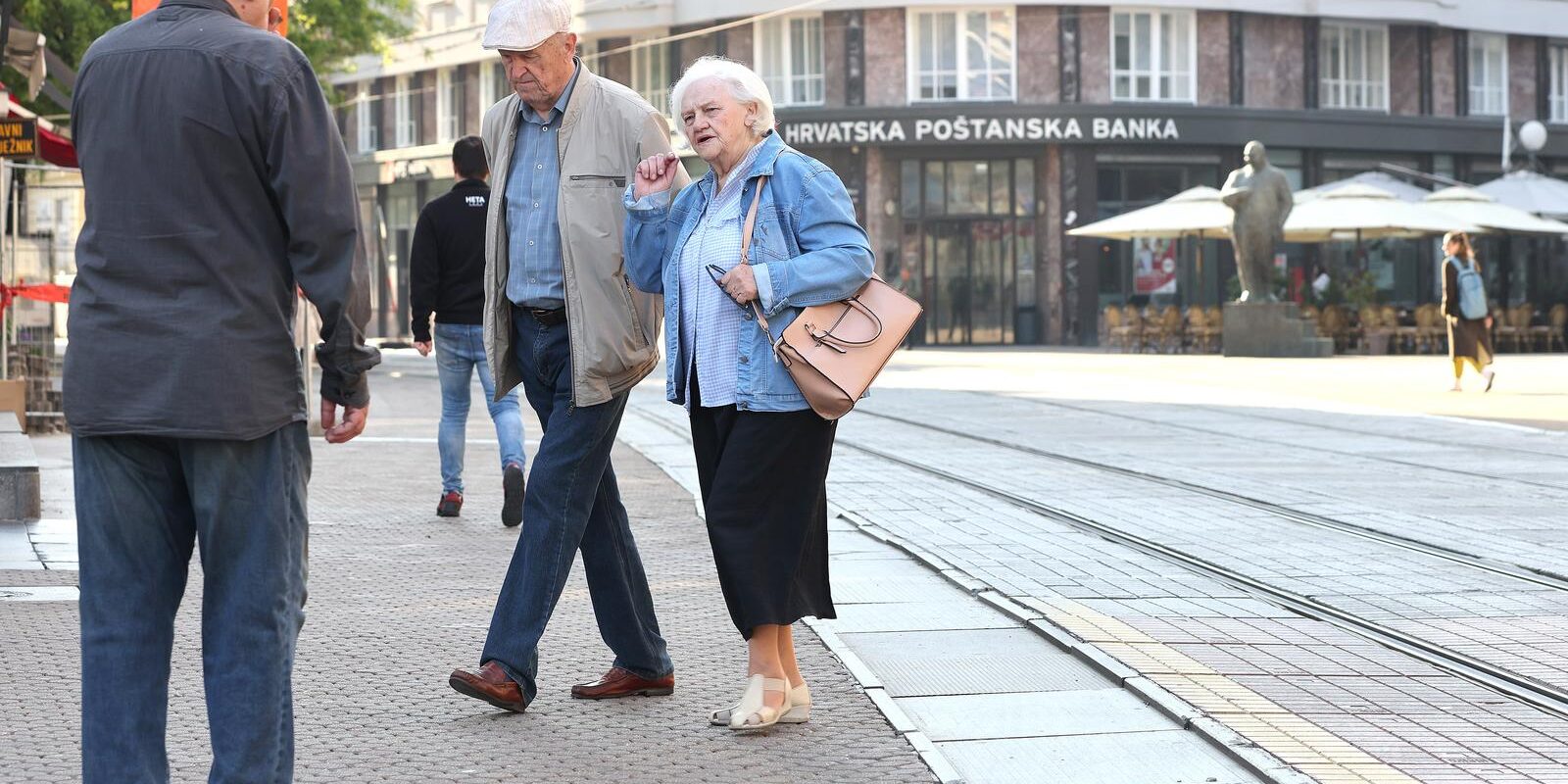 Zagreb: Mirovine za svibanj u HPB-u tek 4. lipnja