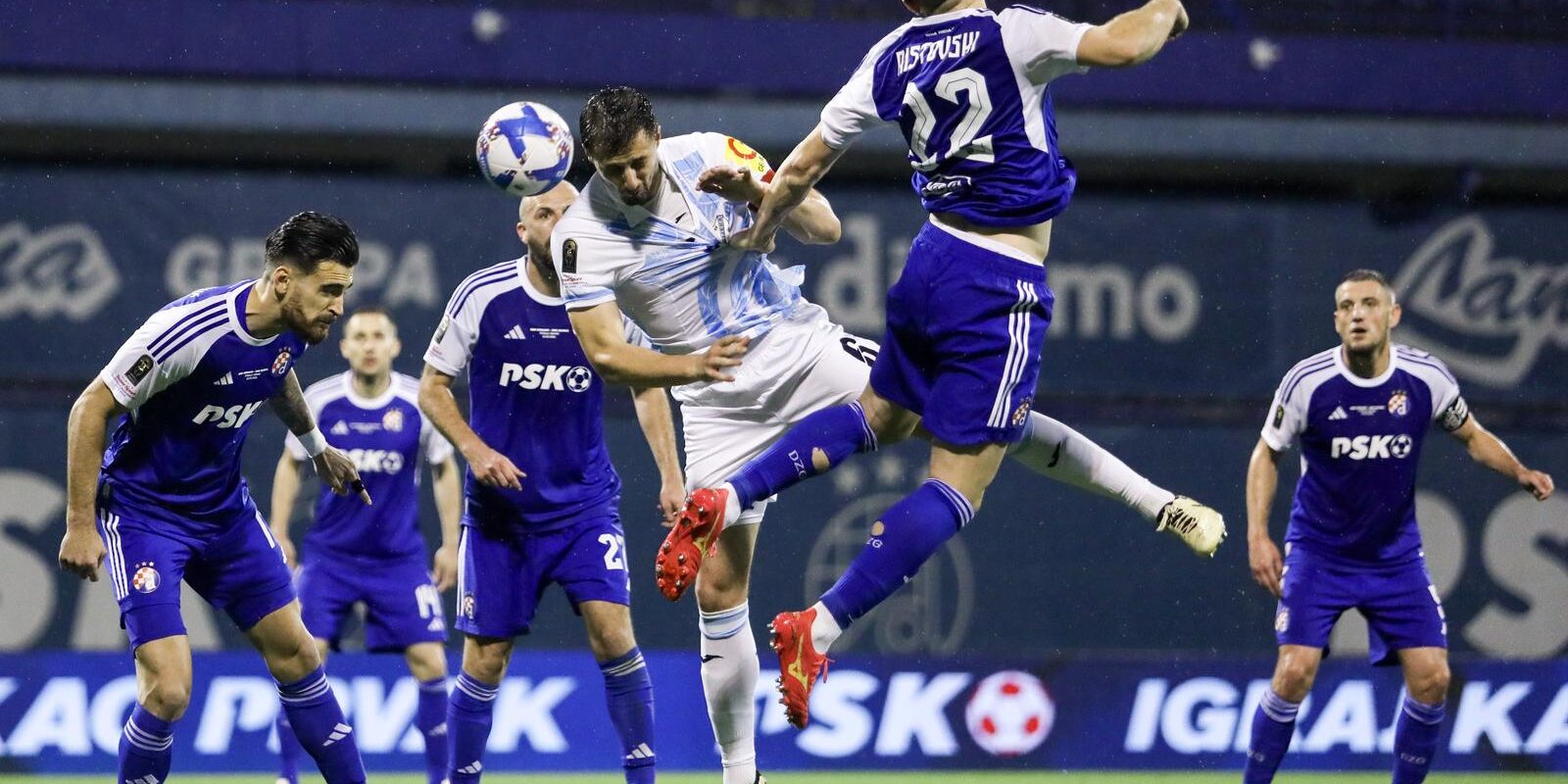 Zagreb: Susret Dinama i Rijeke u prvoj utakmici finala SuperSport Hrvatskog nogometnog kupa