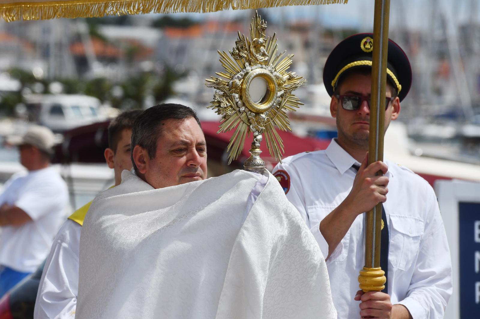 Vodice: Blagdan Tijelova u upi Naa?a sv. Kria