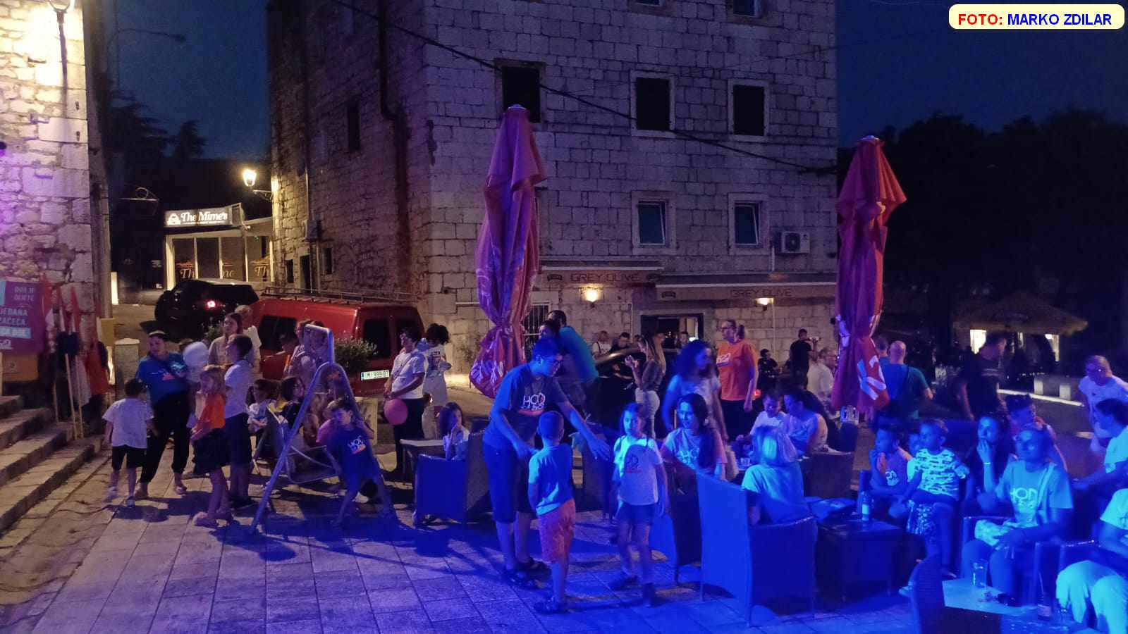 Noćni središnji trg Imotski – 021 portal