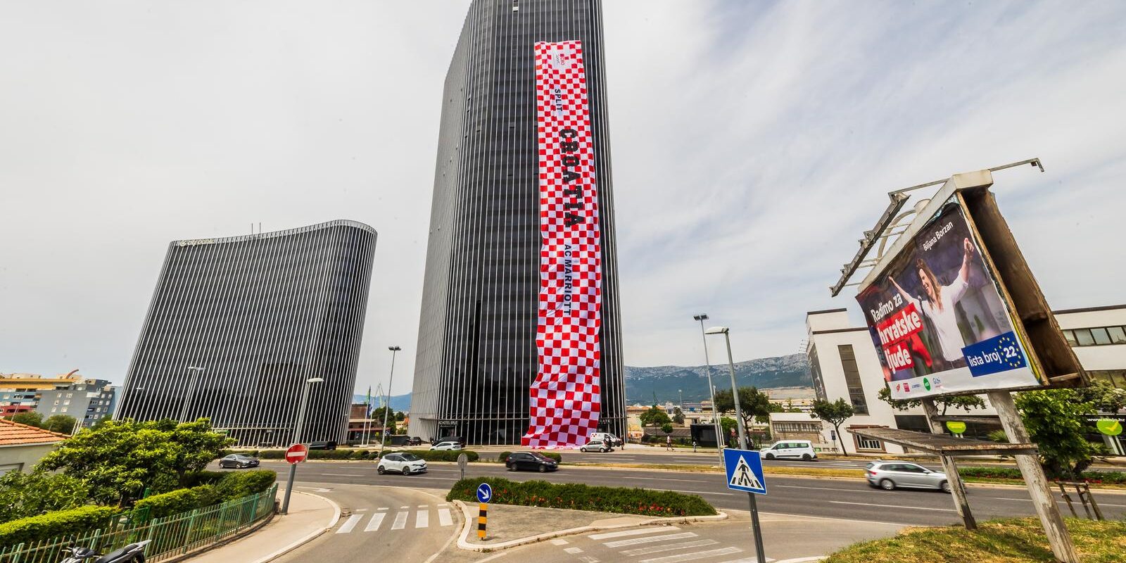 Split: Na Dalmatia Toweru postavljena je hrvatska zastava kao znak podrške hrvatskoj nogometnoj reprezentaciji na Euru 2024