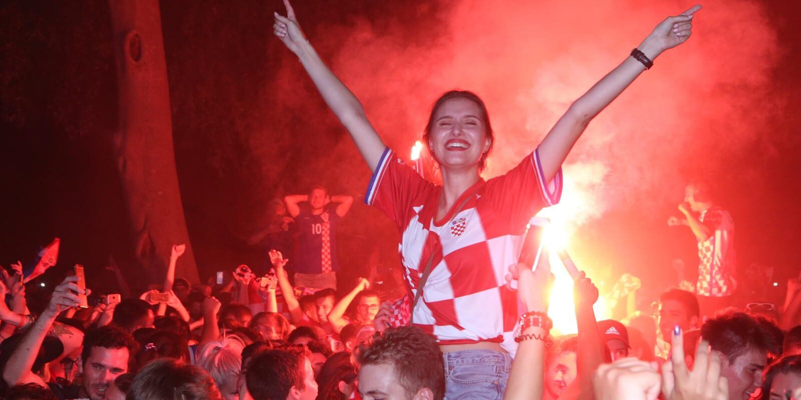 Split: Slavlje navijača nakon ulaska Hrvatske u finale SP-a