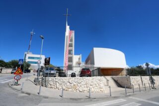 Split: Velika šahovnica postavljena na crkvi u Župi Presvetog Srca Isusova