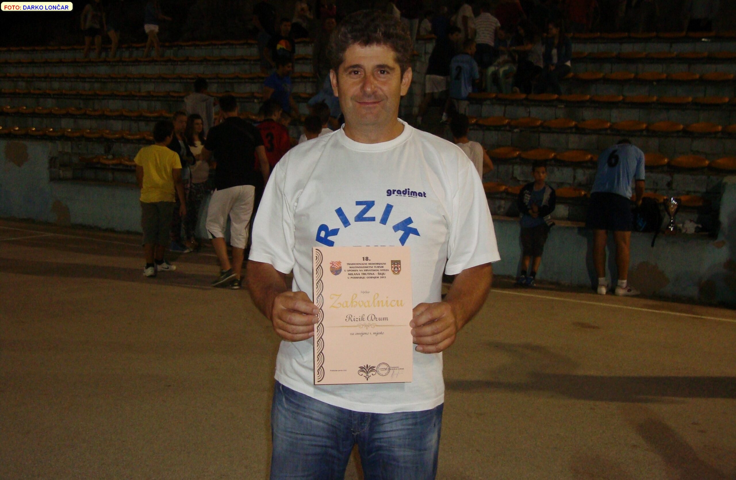 In memoriam Darko Šušnjar-Rizik 2013 – 021 portal