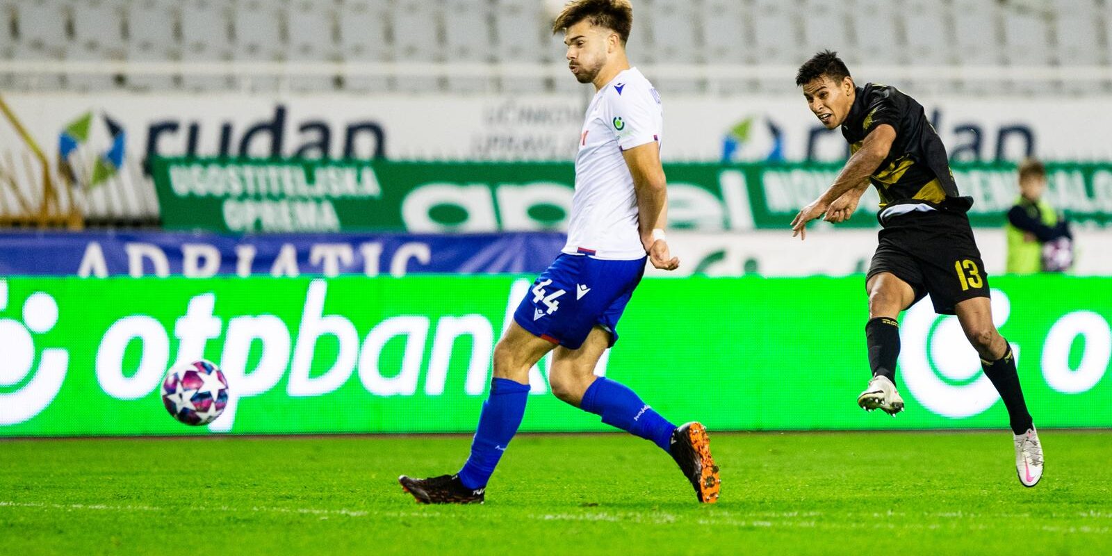 U utakmici 11. kola Prve HNL-a nogometaši Hajduka i Osijeka odigrali su 1-1