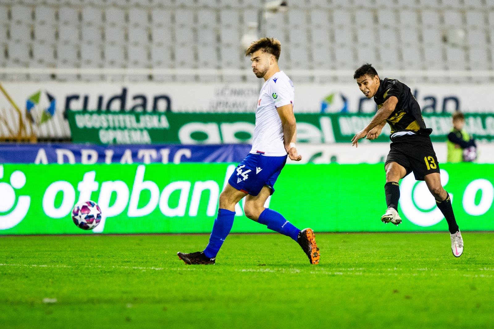 U utakmici 11. kola Prve HNL-a nogometaši Hajduka i Osijeka odigrali su 1-1