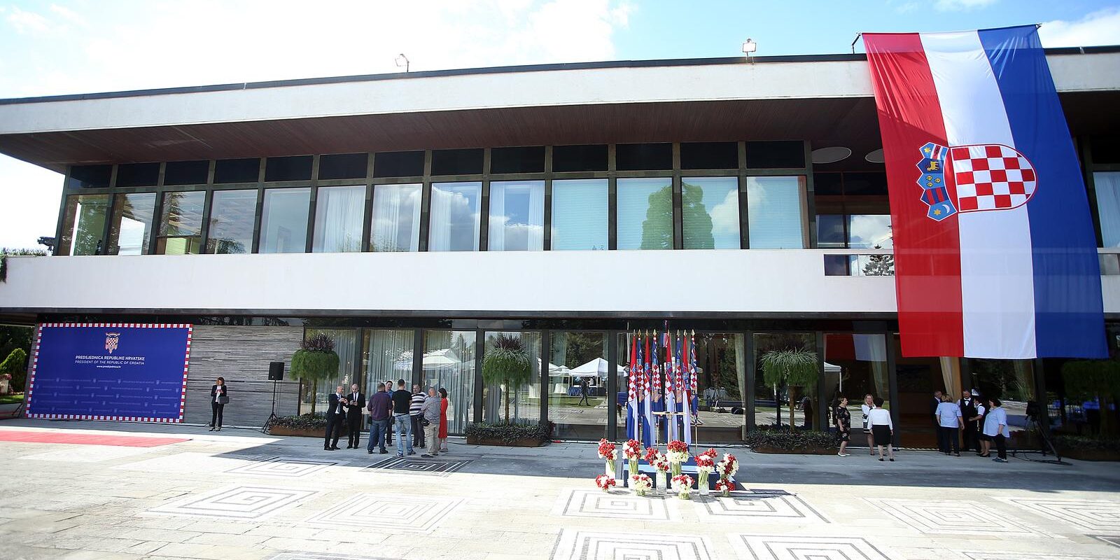 Zagreb: Dolazak uzvanika na prijem predsjednice RH u prigodi Dana državnosti