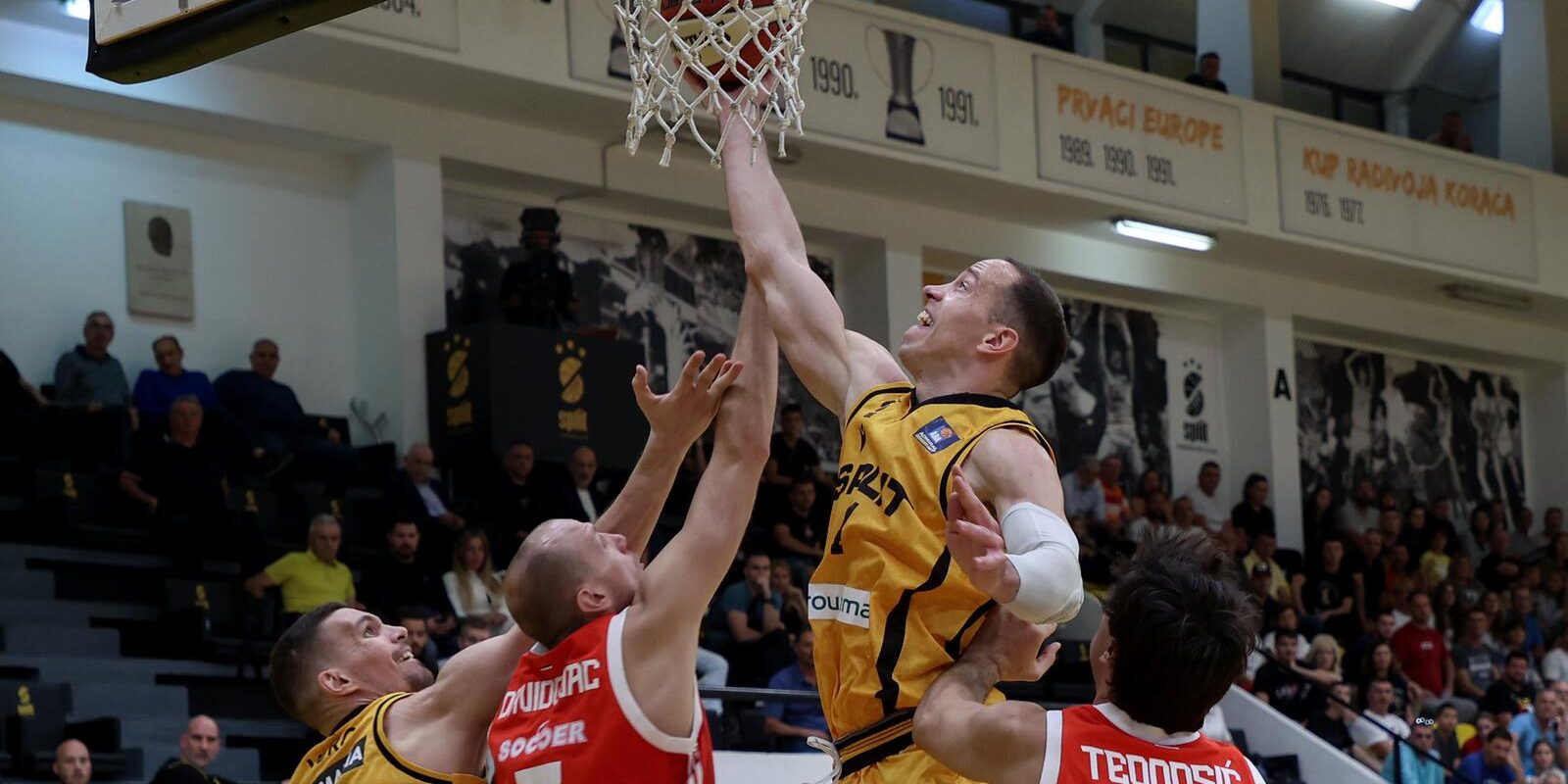Split i Crvena zvezda sastali se u 3. kolu ABA lige
