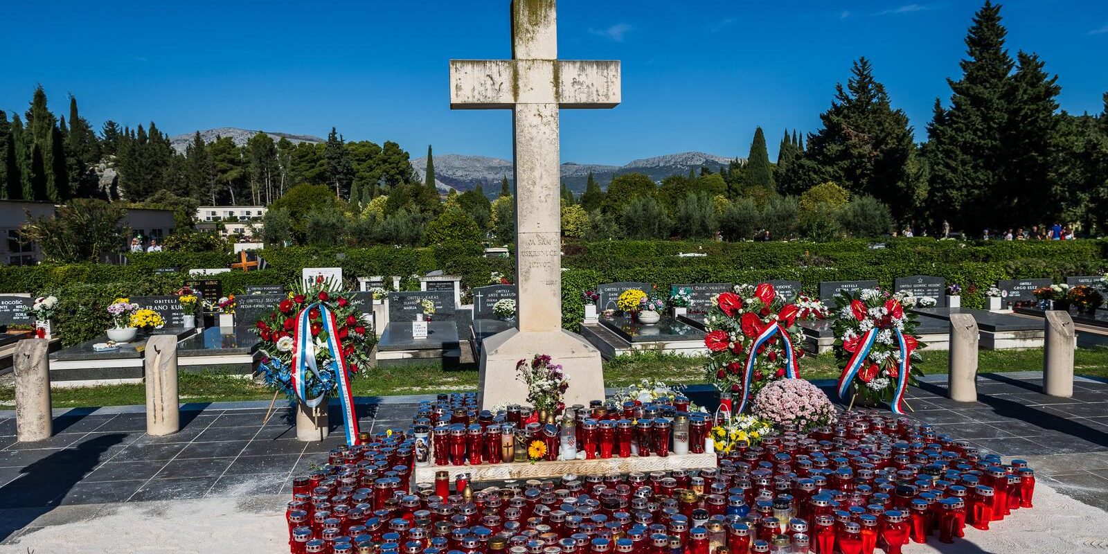 Splićani u obilasku grobova svojih najmilijih na groblju Lovrinac