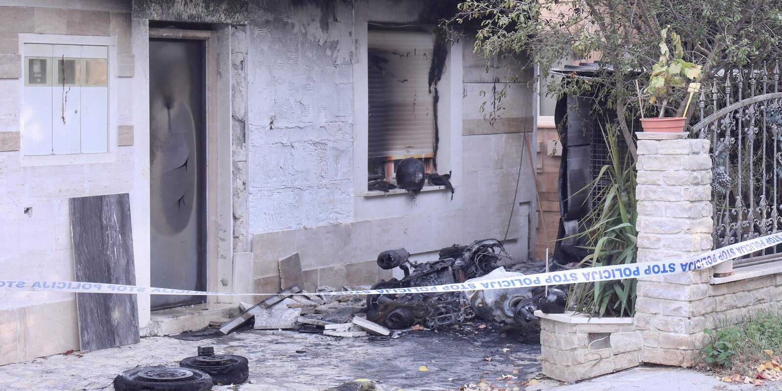 Split: Tri motocikla izgorjela u požaru ispred obiteljske kuće