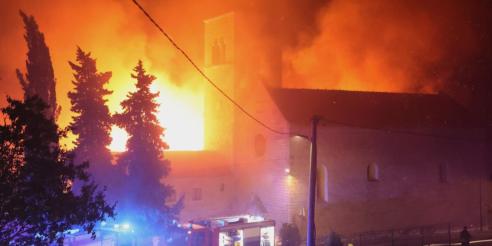 Veliki požar zahvatio samostan i crkvu Sv. Križa na Čiovu