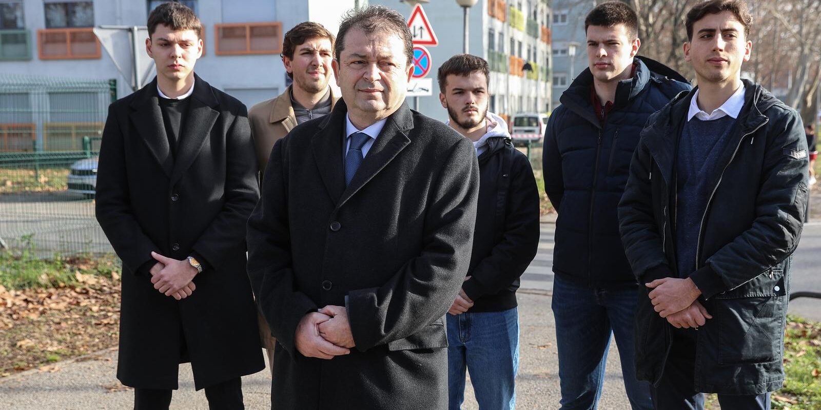 Zagreb: Nezavisni predsjednički kandidat Tomislav Jonjić dao je izjavu medijima ispred Studentskog doma “Stjepan Radić”