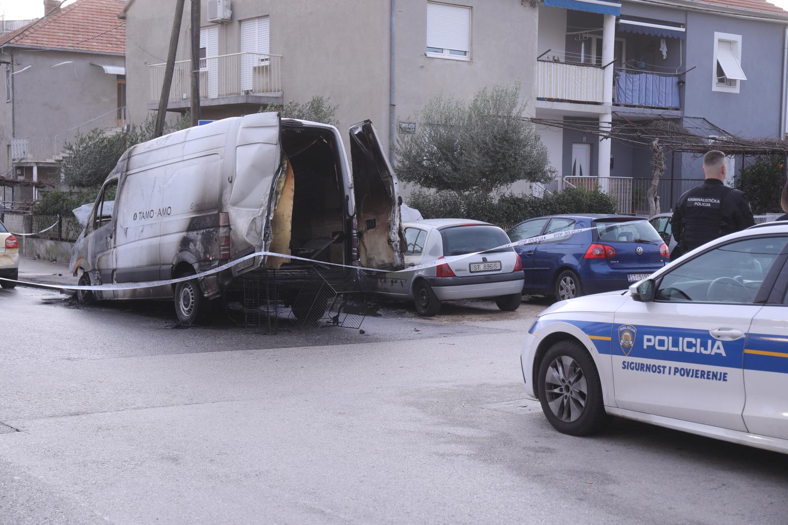 Noćas su u Splitu izgorjela dva automobila i kombi