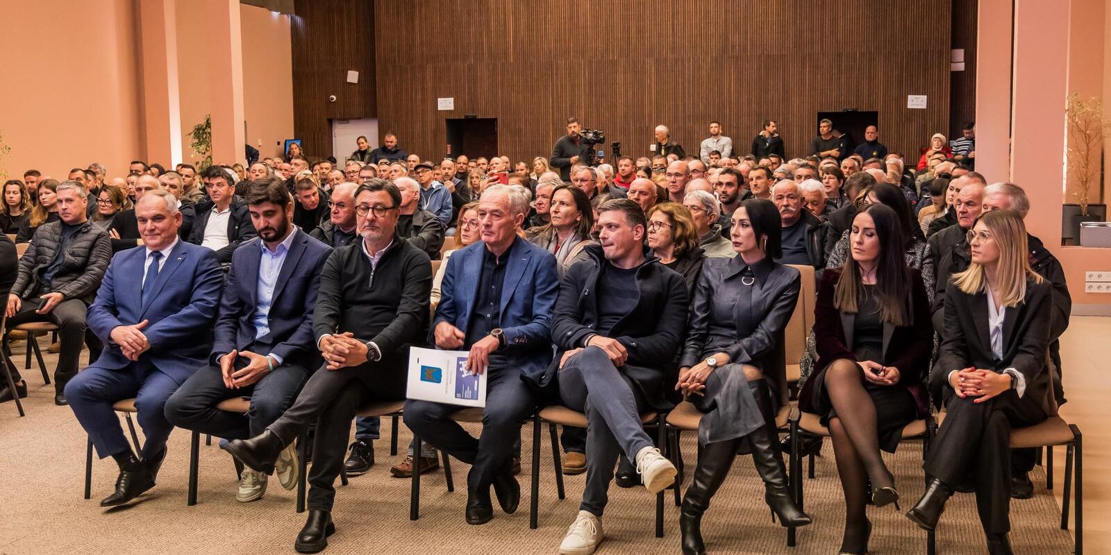 Split: Blaženko Boban uručio ugovore o raspodjeli bespovratnih sredstava za ugradnju solara