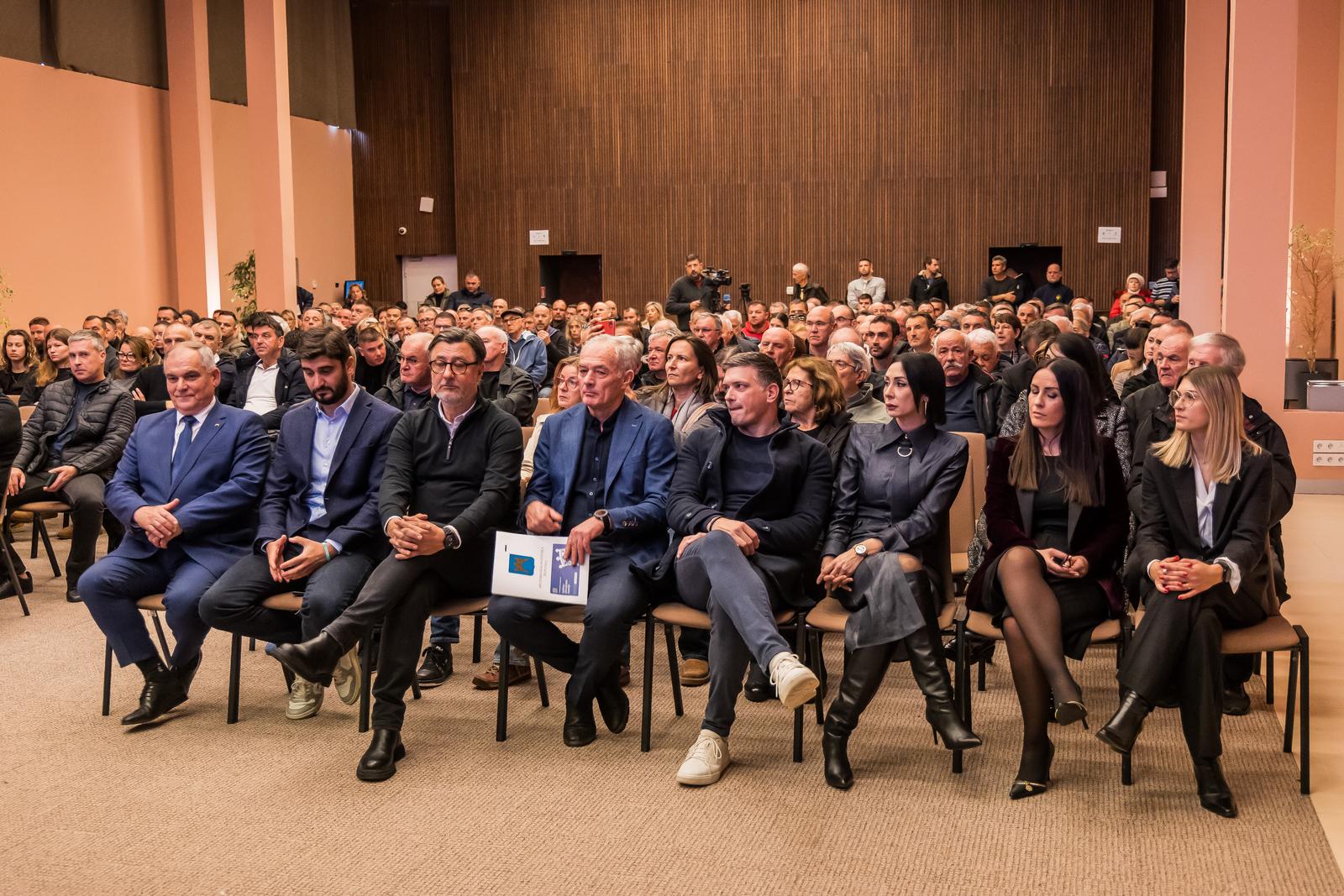 Split: Blaženko Boban uručio ugovore o raspodjeli bespovratnih sredstava za ugradnju solara