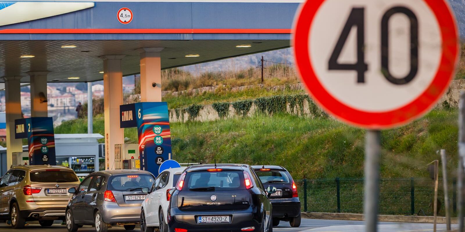 Split: Gužva na benzinskim postajama zbog novog poskupljenja goriva