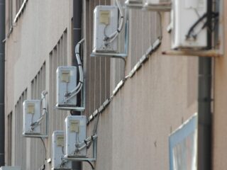 ?akovec: Klimatski ure?aji “okupirali” pro?elja poslovnih zgrada u centru
