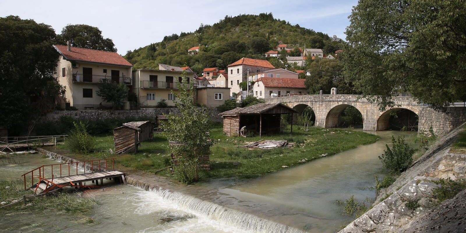 Iz akumulacije Ričice interventno puštena voda u kanjon Suvaje zbog niskog vodostaja Vrljike