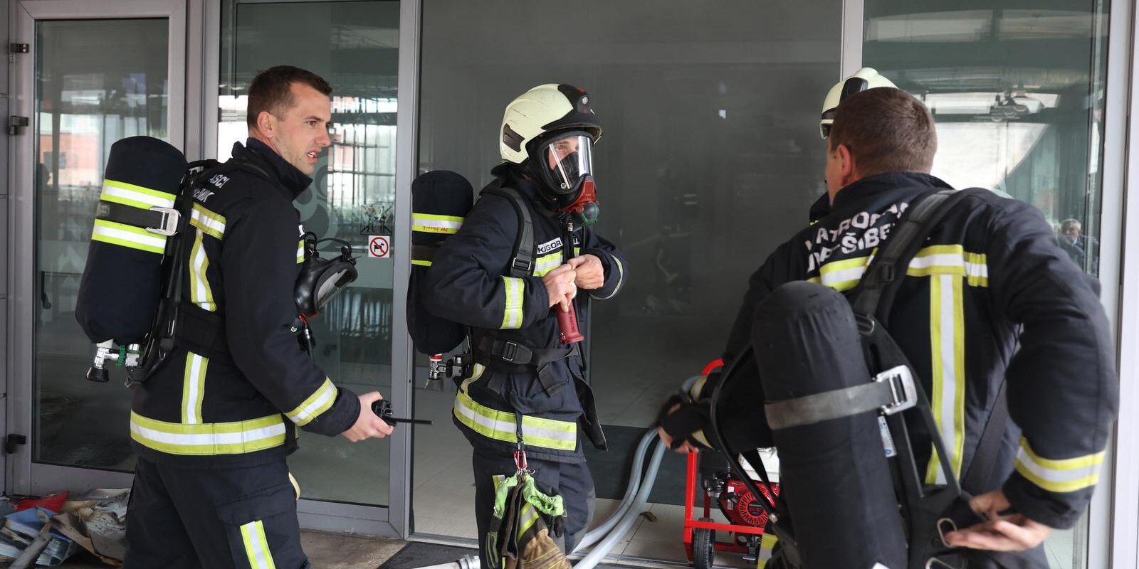 �ibenik: U robnoj ku?i City life u centru grada izbio po�ar