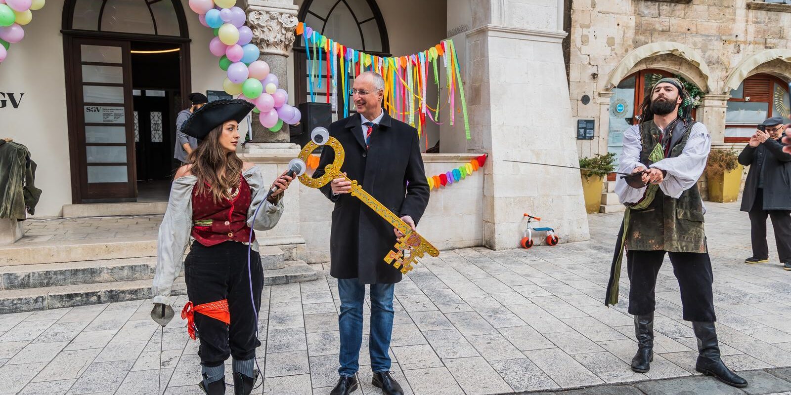 Split: Ivica Puljak predao ključeve Grada Splita čime je službeno proglašena vladavina maškara