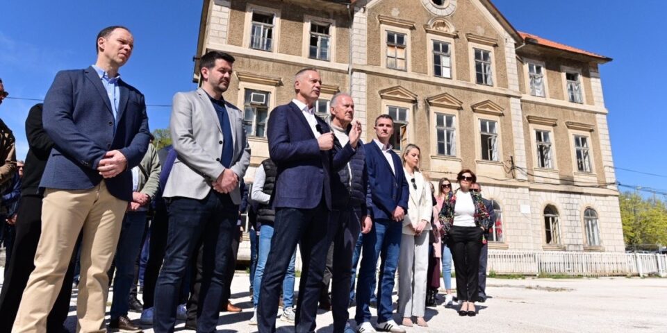 36d731b4-6cac-4ecb-80e4-7a9ca7cc2525