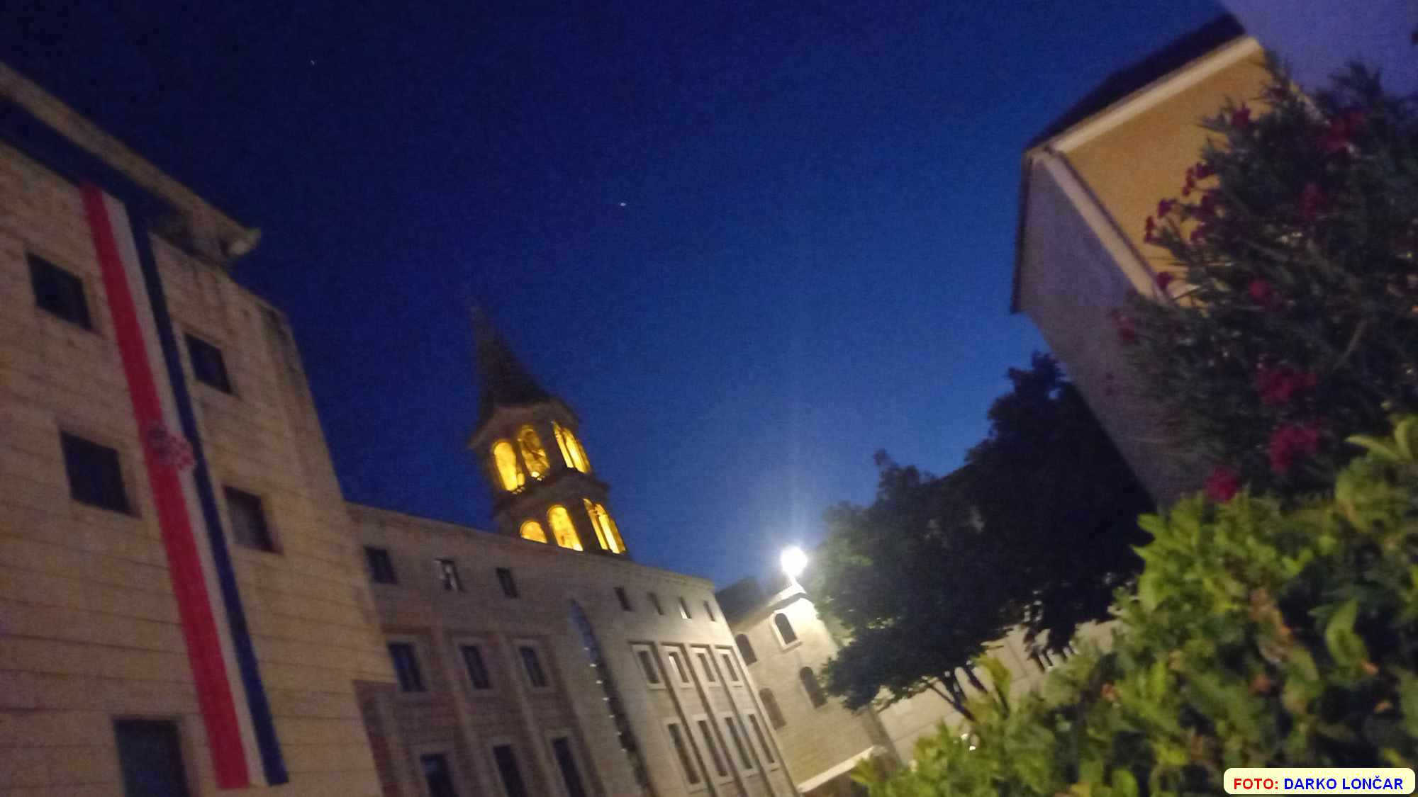 Bazilika Gospe Sinjske noćna verzija