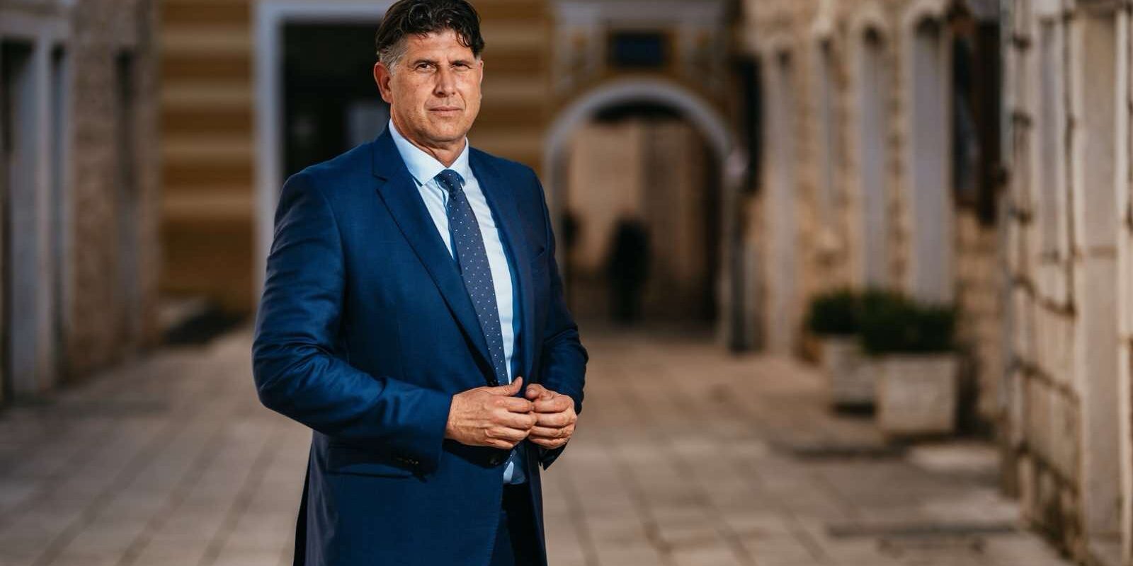 1600,1066,0,0.35,-1