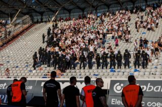 Split: Interventna policija ispratila “navijače” nakon utakmice Hajduk i Dinamo