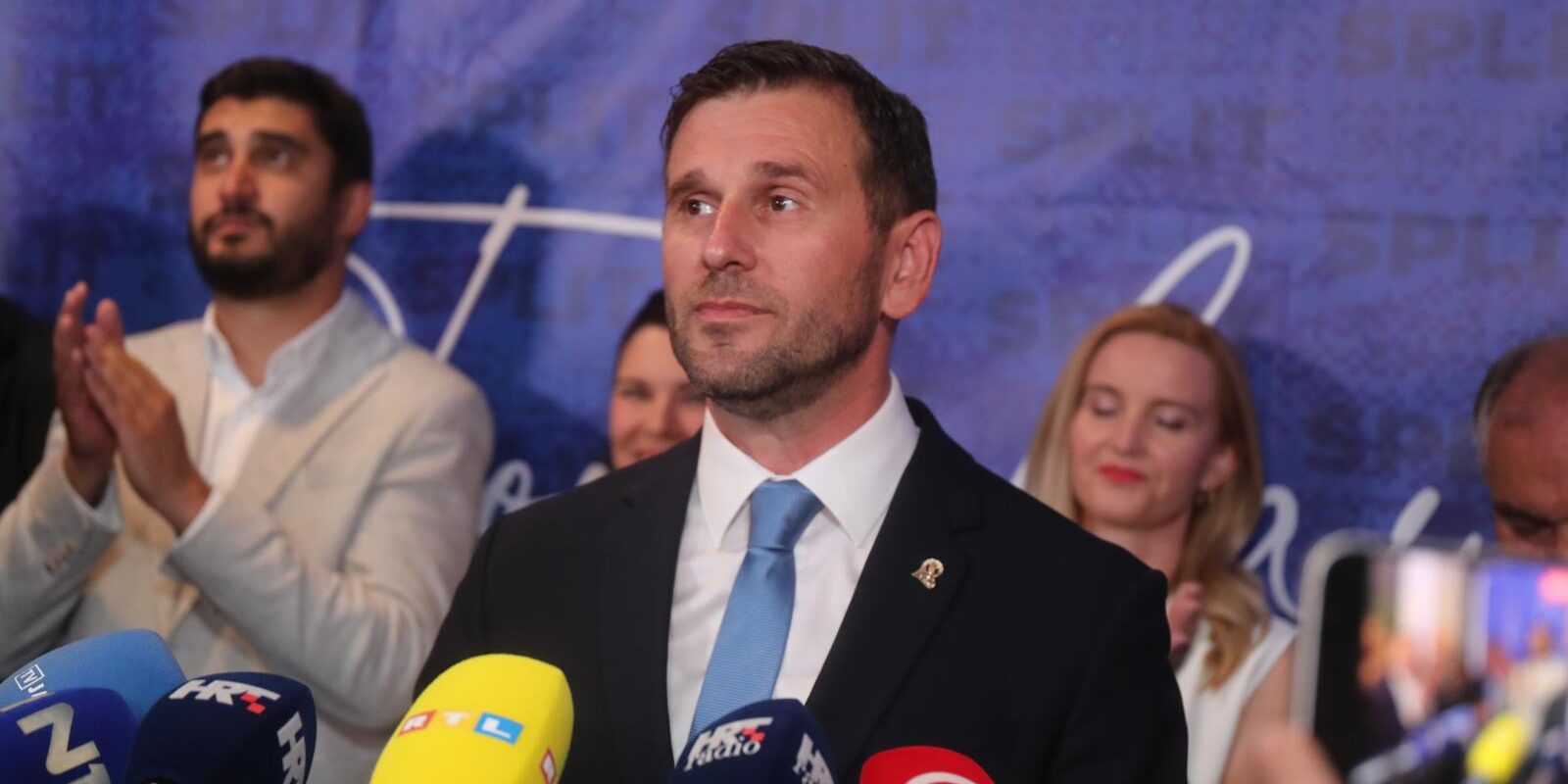 Split: HDZ-ov Tomislav Šuta proglasio izbornu pobjedu, slavi se u njegovom stožeru