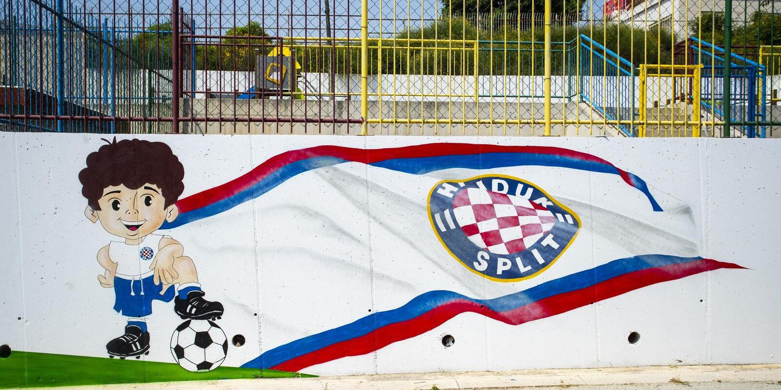 Hajdučki mural oslikan na zidu dječjeg vrtića u Solinu