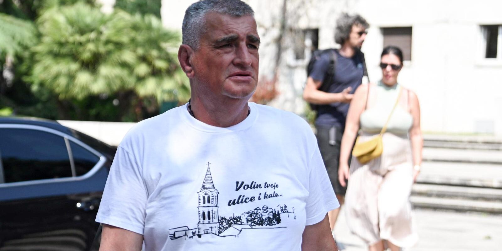 Split: Gradonačelnik Sinja Miro Bulj dovezao je četiri kamiona s otpadom pred zgradu Županije