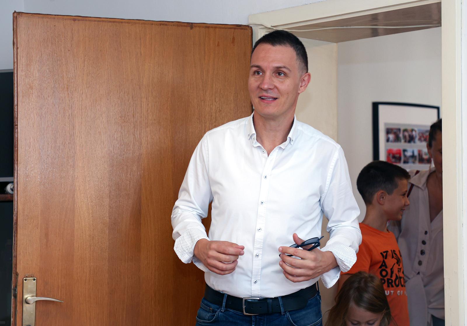 Makarska: Zoran Paunović glasovao na izborima za predsjednika SDP-a