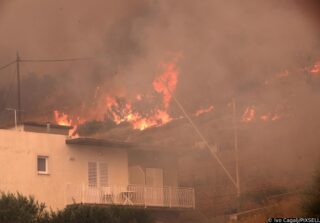 Buknuo veliki požar u Pisku, vatra došla do kuća