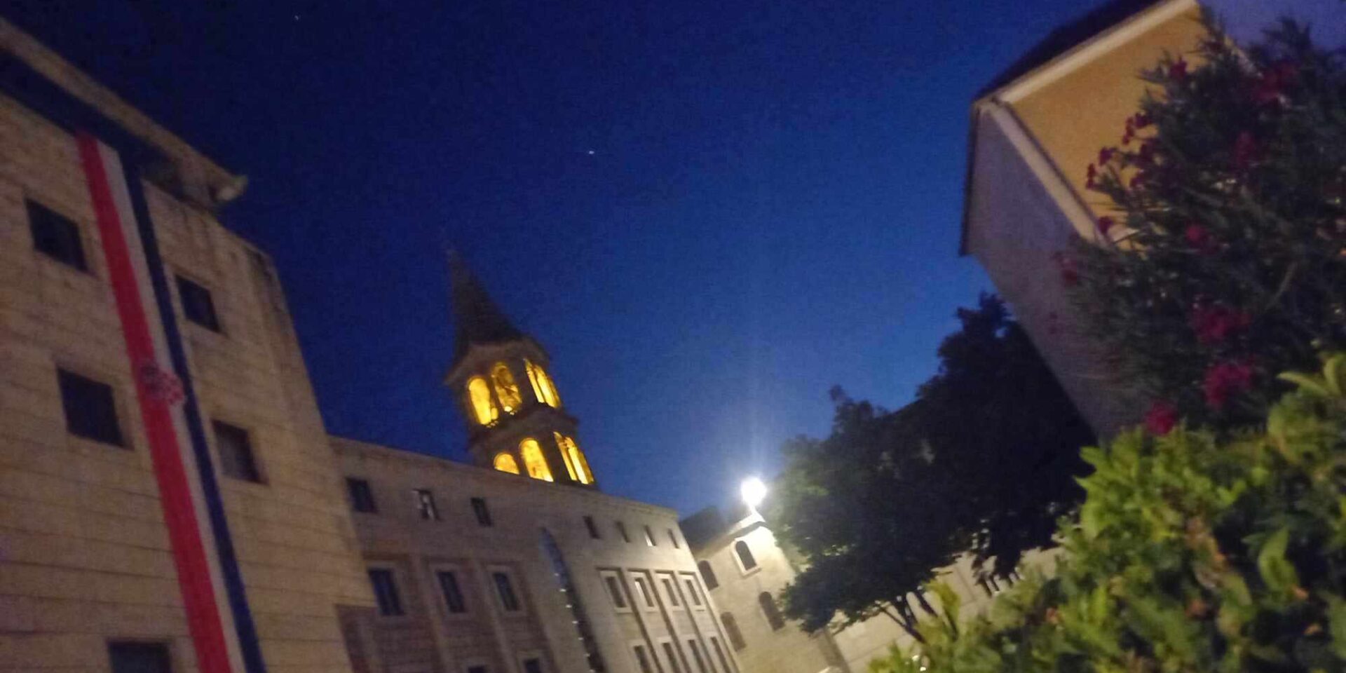 Bazilika Gospe Sinjske noćna verzija – 021 portal