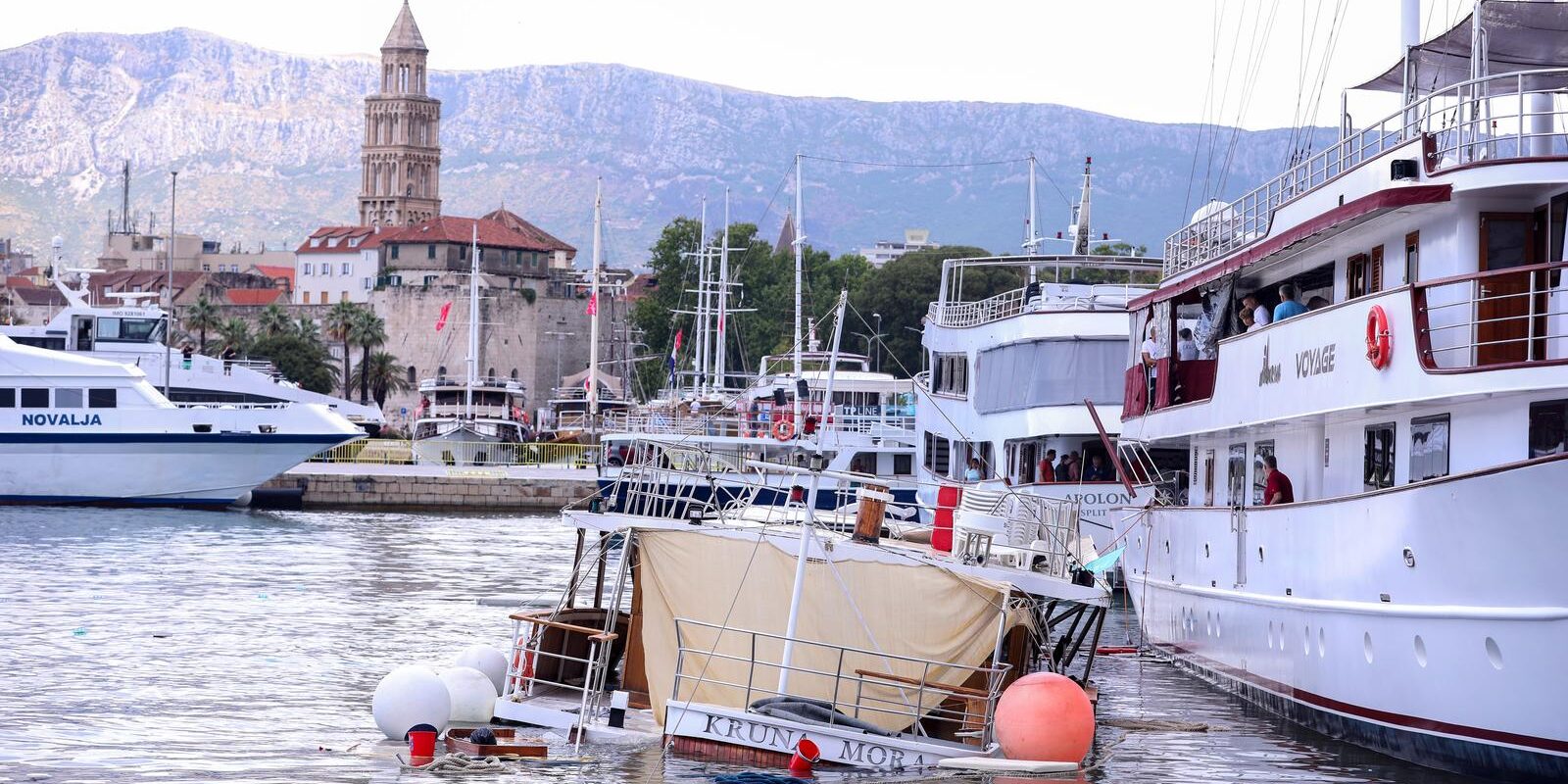 Split: Trajket udario u dva broda, jedan potonuo