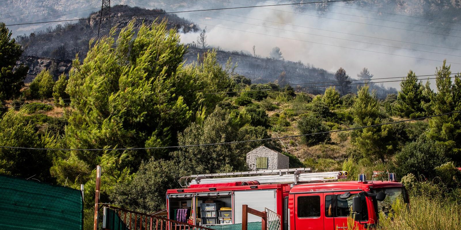 Kaštela: Požar u Sućurcu