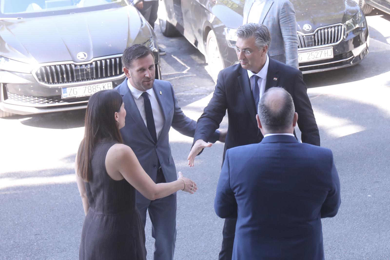 Split: Predsjednik Vlade Andrej Plenković sastao se s gradonačelnikom Tomislavom Šutom