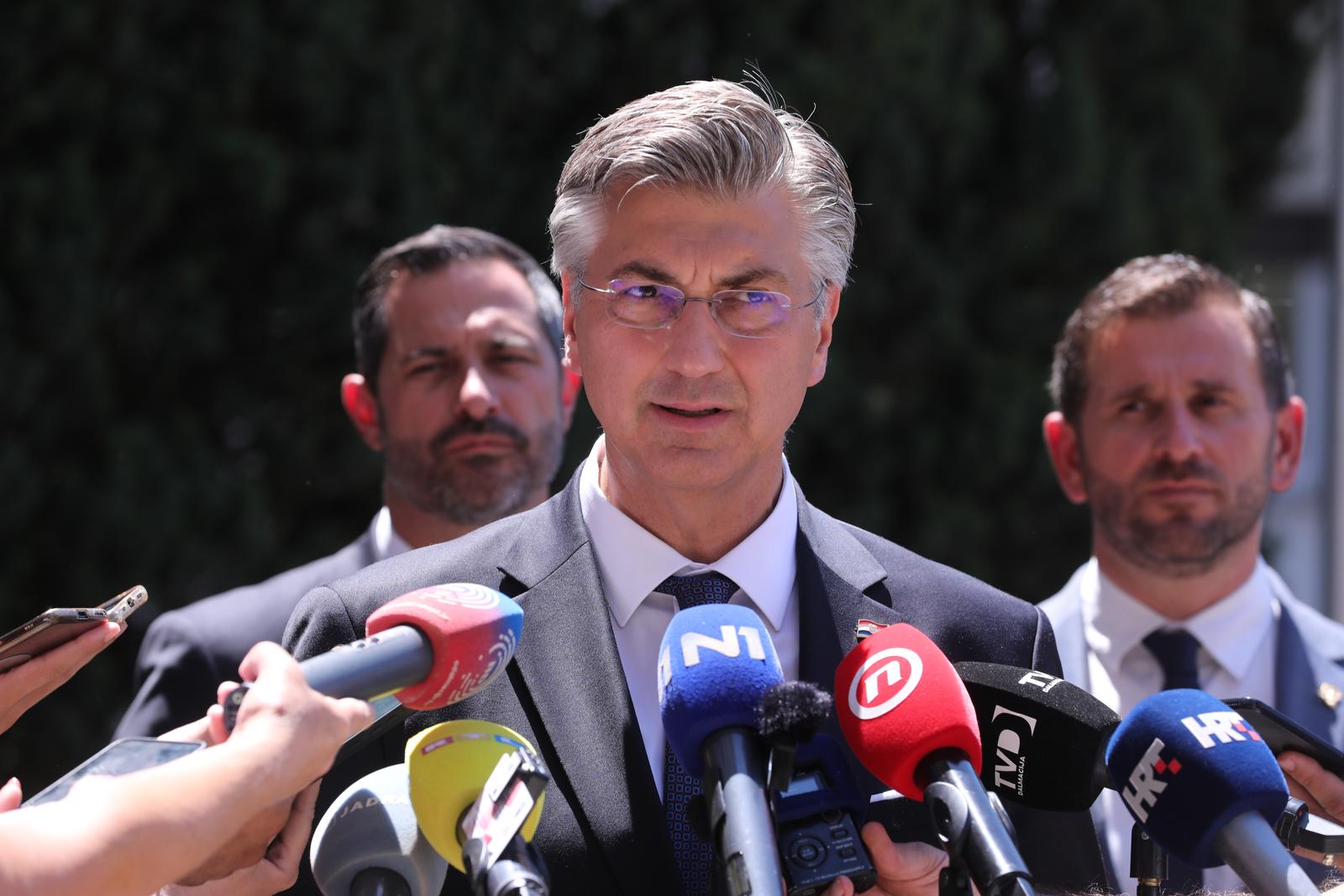 Split: Izjave za medije nakon sastanka Plenkovića sa Šutom i Bobanom u Splitu