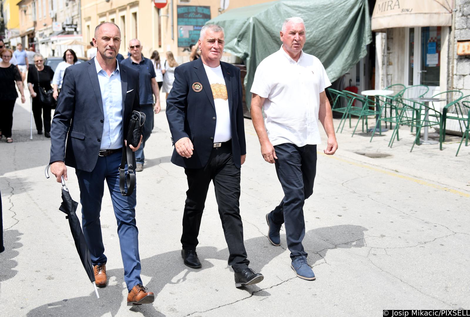 Sinj: Okupljanje ljudi u Sinju uoči 310. Sinjske alke