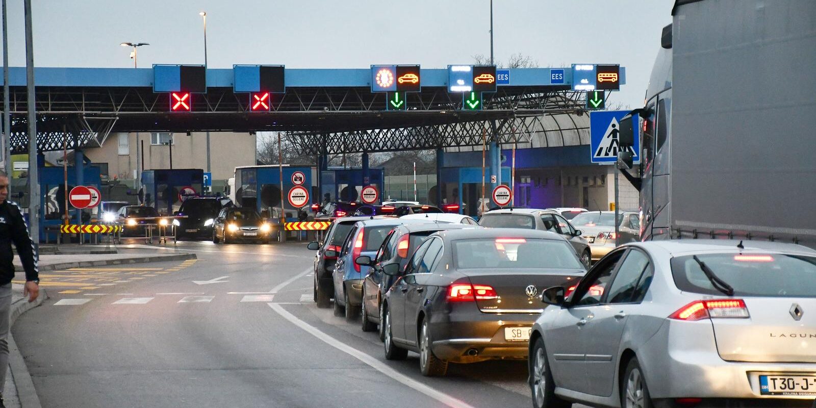 Pojačan promet vozila na graničnom prijelazu u Slavonskom Brodu