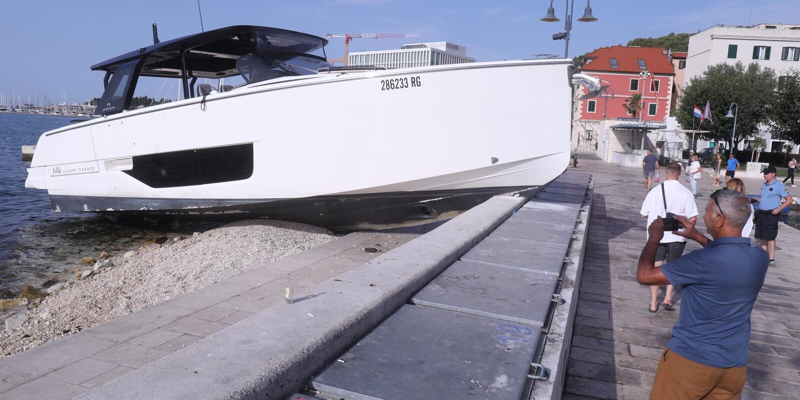 Split: Pomorska nesreća na Matejuški, gliser se nasukao u punoj brzini