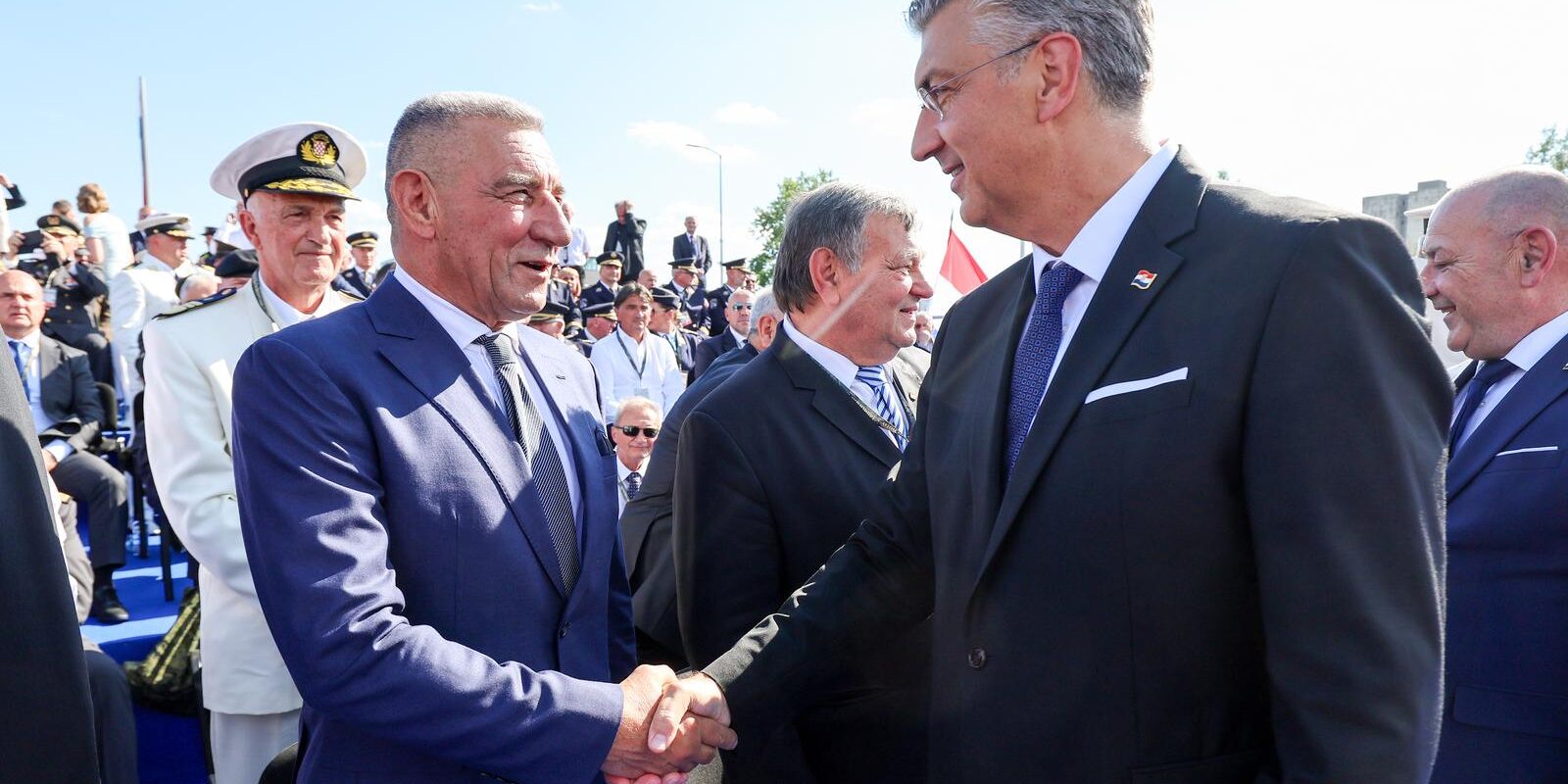 Zagreb: Uzvanici na vojnom mimohodu u povodu 30. obljetnice VRO Oluja