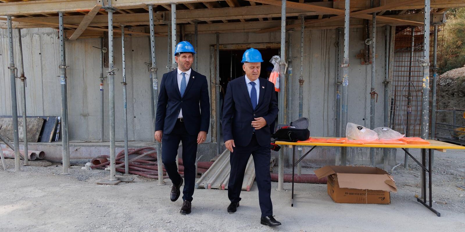 Split: Ministar Bačić i gradonačelnik Šuta obišli gradilište stanova za priuštivo stanovanje