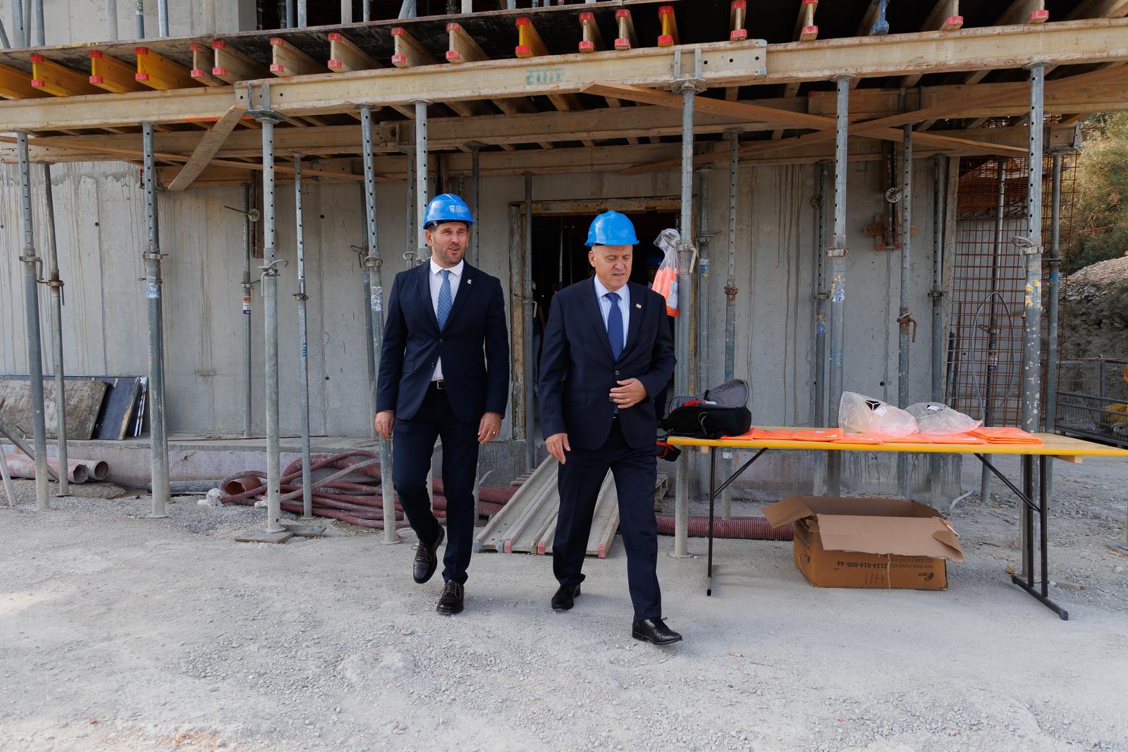 Split: Ministar Bačić i gradonačelnik Šuta obišli gradilište stanova za priuštivo stanovanje