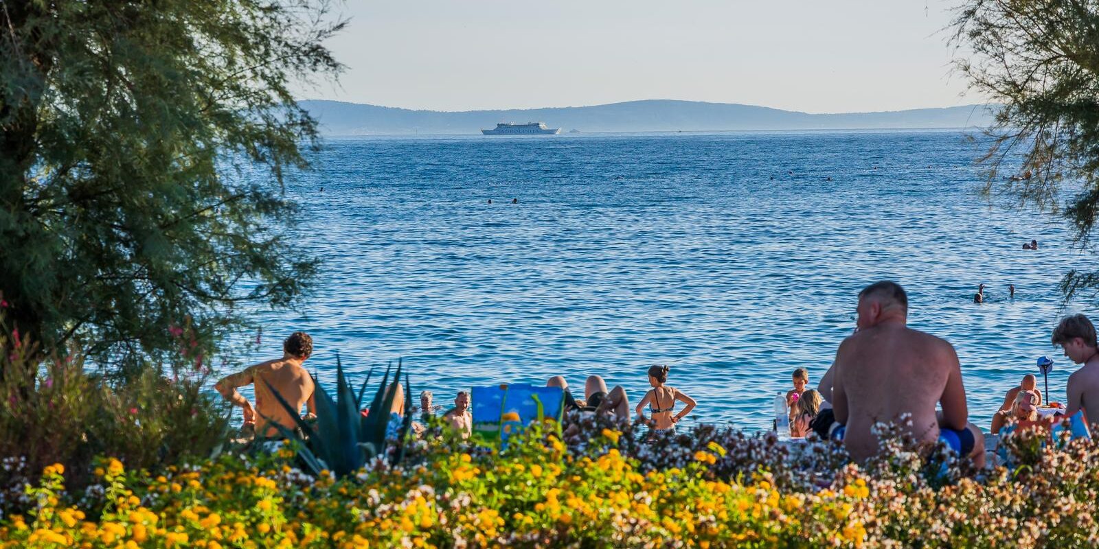 Split: Ljetni ugođaj na novouređenoj plaži Žnjan