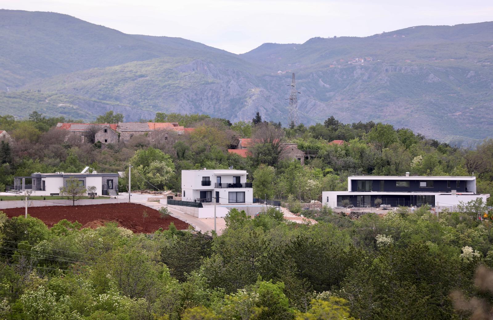 Grubine: Selo gdje je procvala gradnja luksuznih vila s bazenima