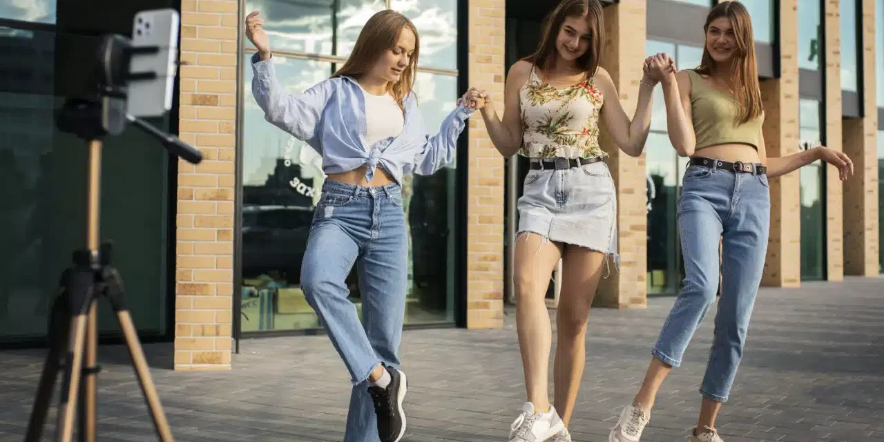 young-teenage-girls-recording-reels-themselves-outdoors-social-media-1280×853.jpg