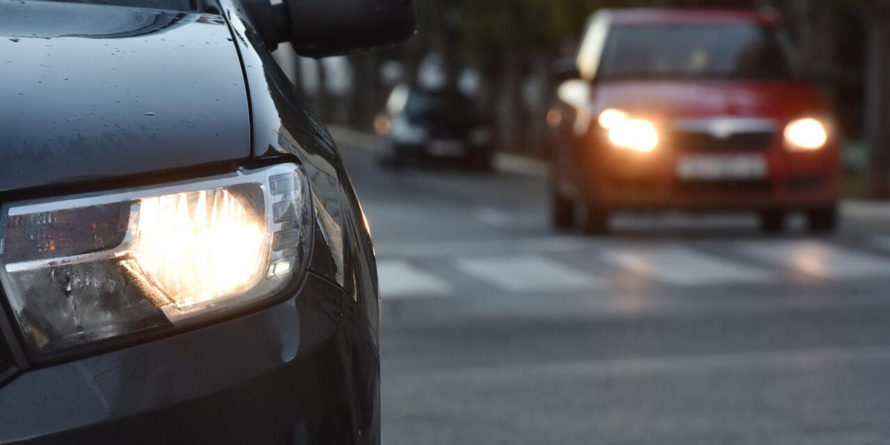 Od danas vozači moraju imati upaljena svjetla na automobilima
