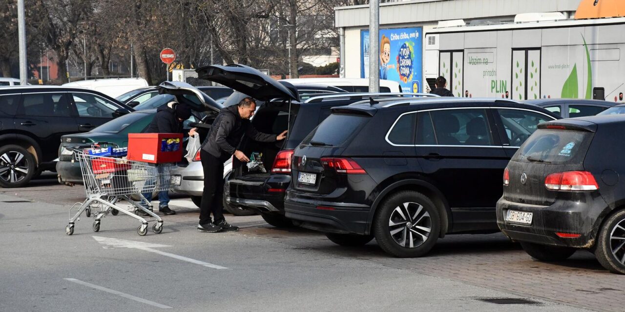 Slavonski Brod: U trgovinama znatno manje kupaca tijekom trećeg općeg bojkota kupovine