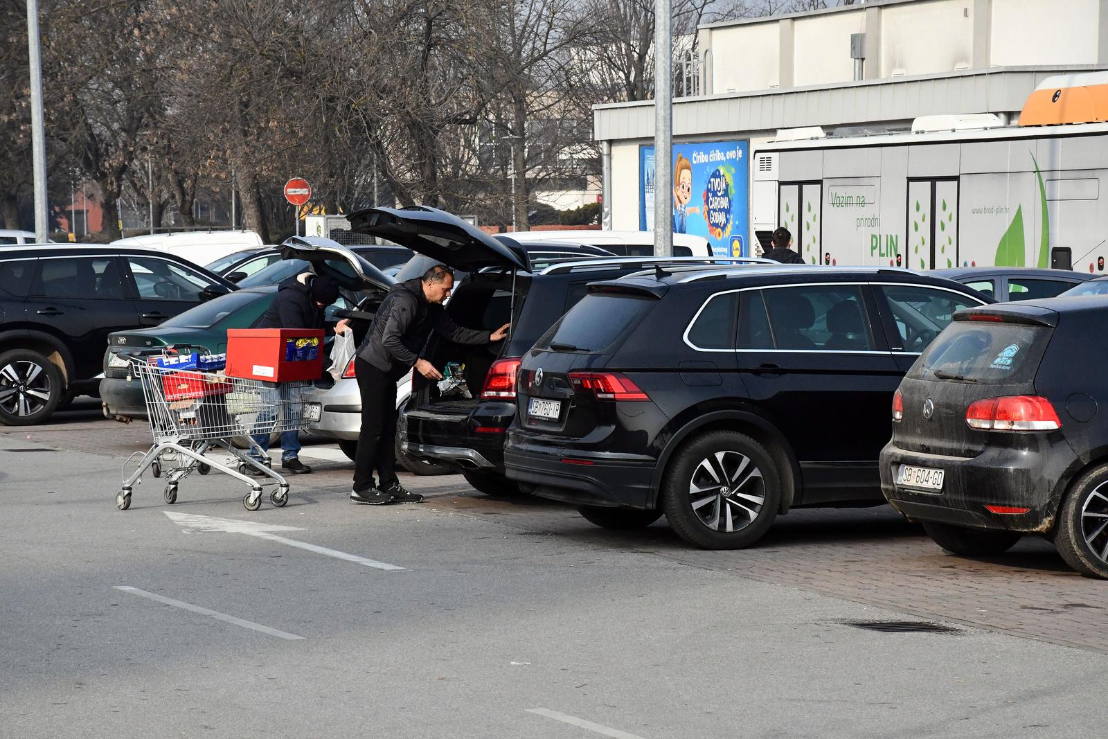 Slavonski Brod: U trgovinama znatno manje kupaca tijekom trećeg općeg bojkota kupovine